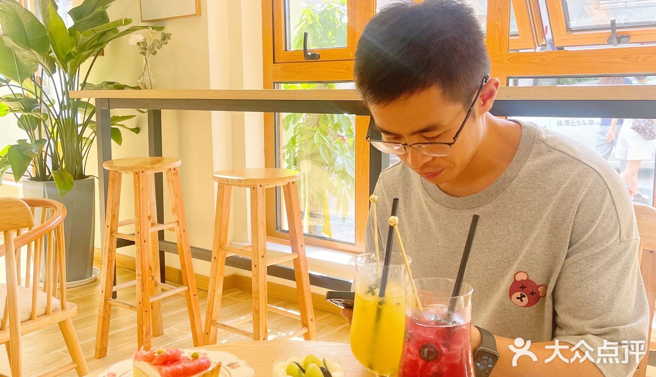 趁着阳光正好，陪老婆来美地PARK喝个下午茶。