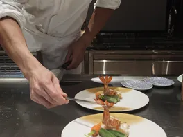 炙**