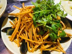 皮蛋拌馓子-靓靓蒸虾(中山公园店)