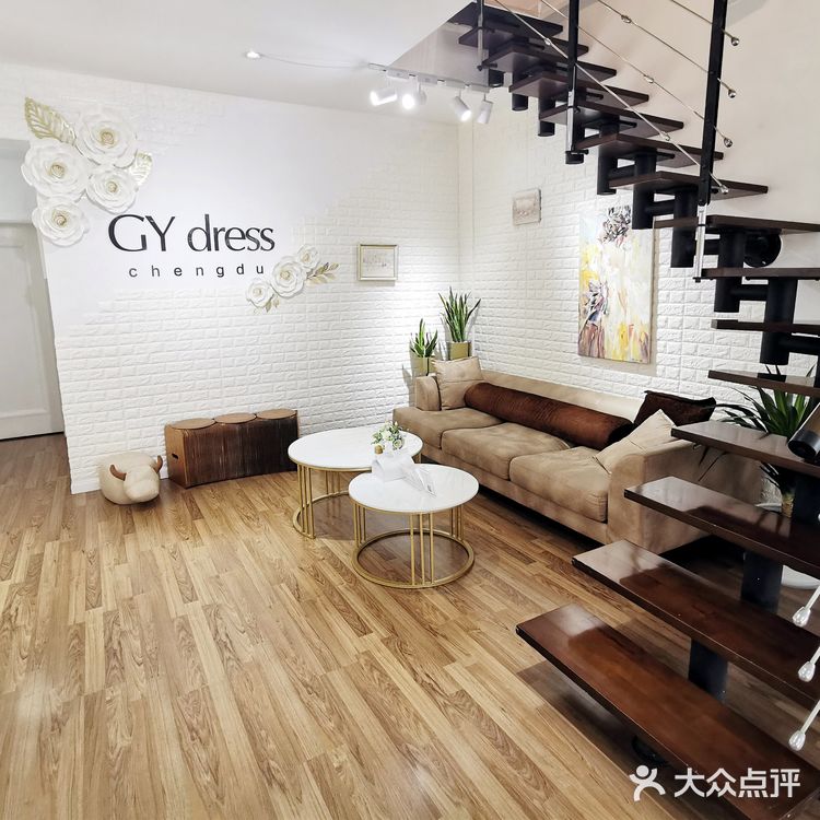 果儿鱼儿是间婚纱店,也是我们的家