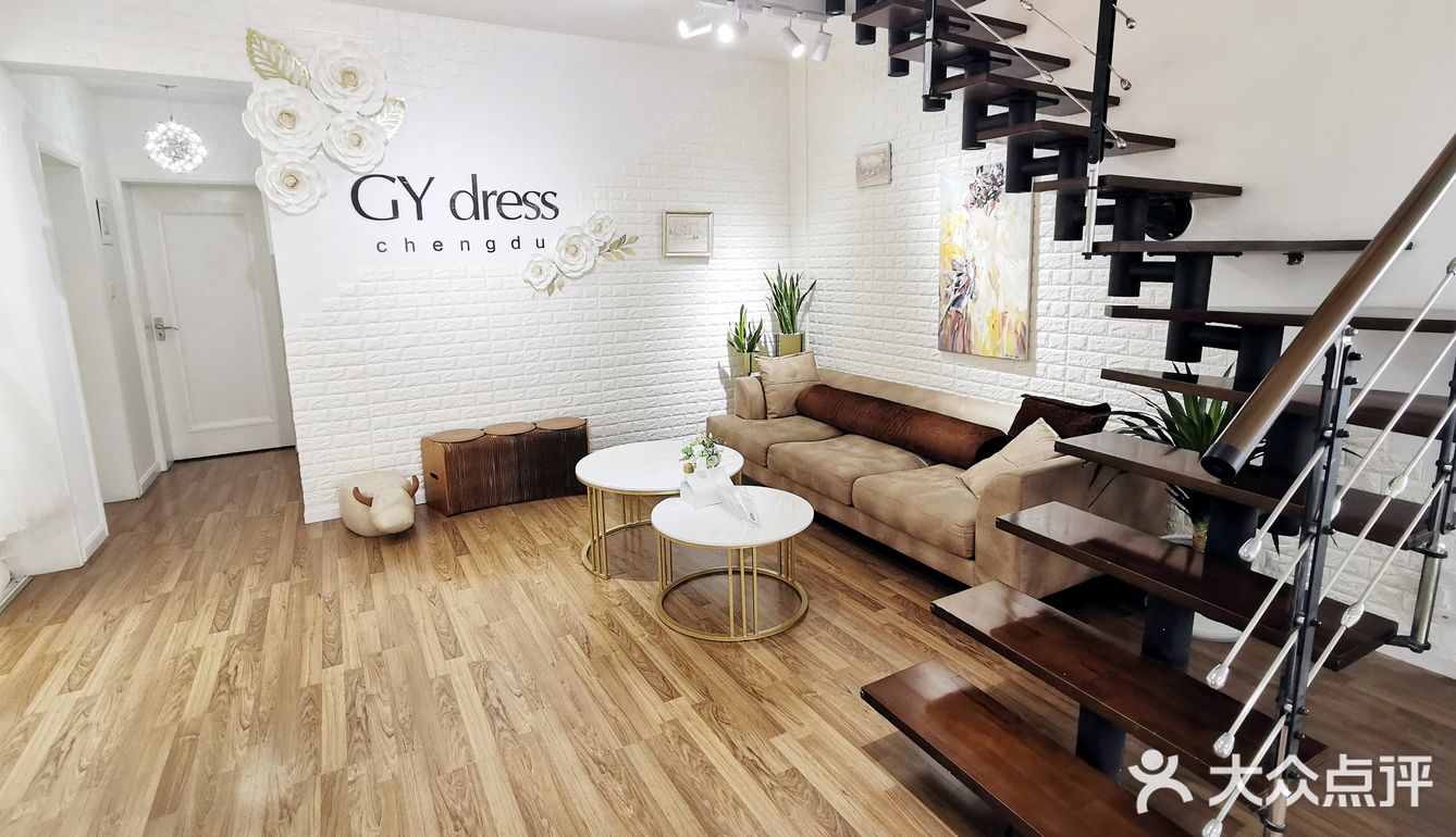 果儿鱼儿是间婚纱店，也是我们的家