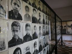 -吐斯廉屠杀博物馆