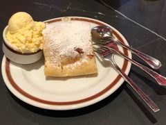 苹果卷-Cafe Sacher(WIEN)