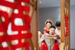 -曼青婚纱礼服馆