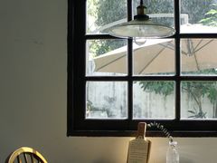 靠窗位-素咫咖啡CLIFEROSE