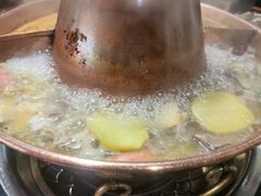 -果松木炭酸菜铜火锅·外婆参鸡汤