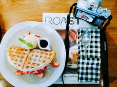 -ROAST coffee & eatery
