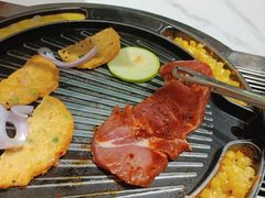 -山野的朋友露营炭火烤肉