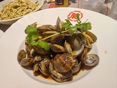 -肥肥虾庄·金牌油焖大虾(汉街SKP店)