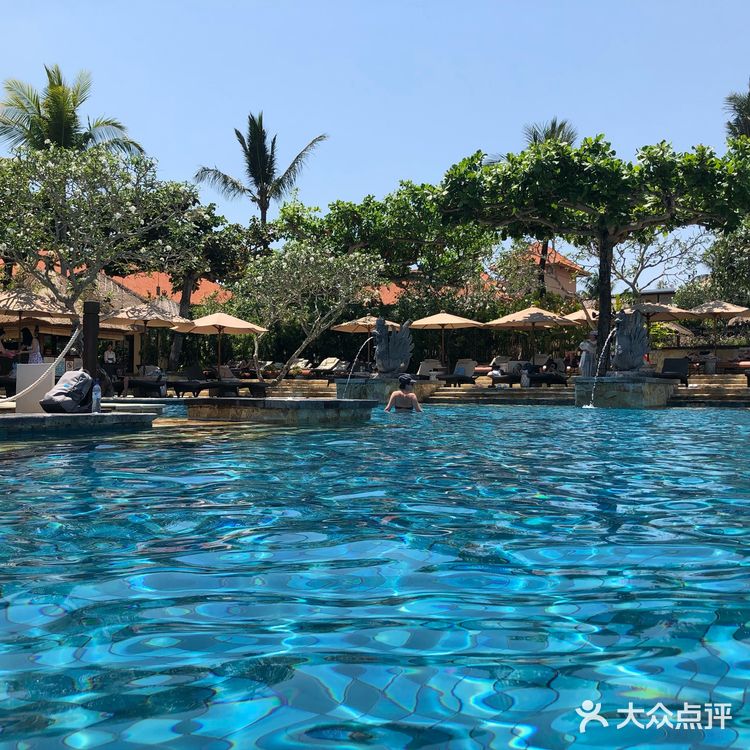 当地的网红酒店了，在酒店内完全可以不出门吃完好几天