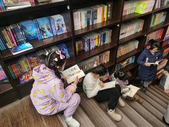 -钟书阁(松江泰晤士小镇店)