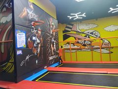 -爱蹦iBOON蹦床运动馆(江汉店)