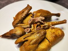 熏乳鸽-闫府私房菜·百年鲁菜(恒隆店)