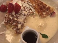 草莓松饼-ROAST coffee & eatery