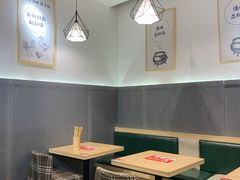 -花馬肆.云南过桥米线(汉神购物广场现场熬汤店)
