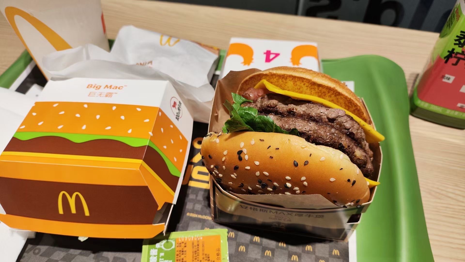 麦当劳汉堡~~巨无霸