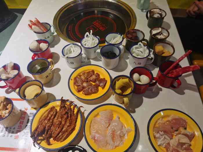 喜盅盅火锅-"店内环境干净舒适,装修比较简约超级暖和哈.