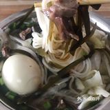 大夏天吃粉真的很需要勇气, 哪怕店里风扇很大到处吹