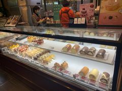 面包甜点陈列柜-卷心卷意·轻甜蛋糕(新光天地店)