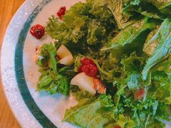 羽衣甘蓝蔓越莓洋葱芝士沙拉-SMOKI & CO(五大道店)