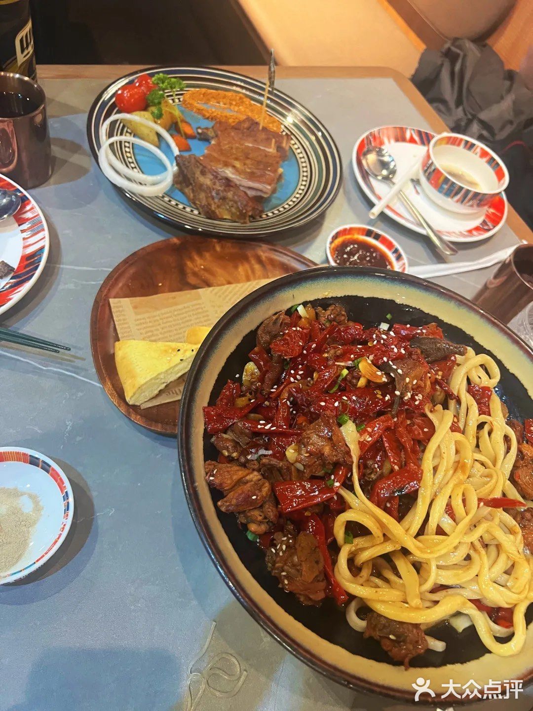 新疆菜中的辣子鸡很绝！