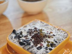 杂果椰汁拼仙草果-翁林甜品