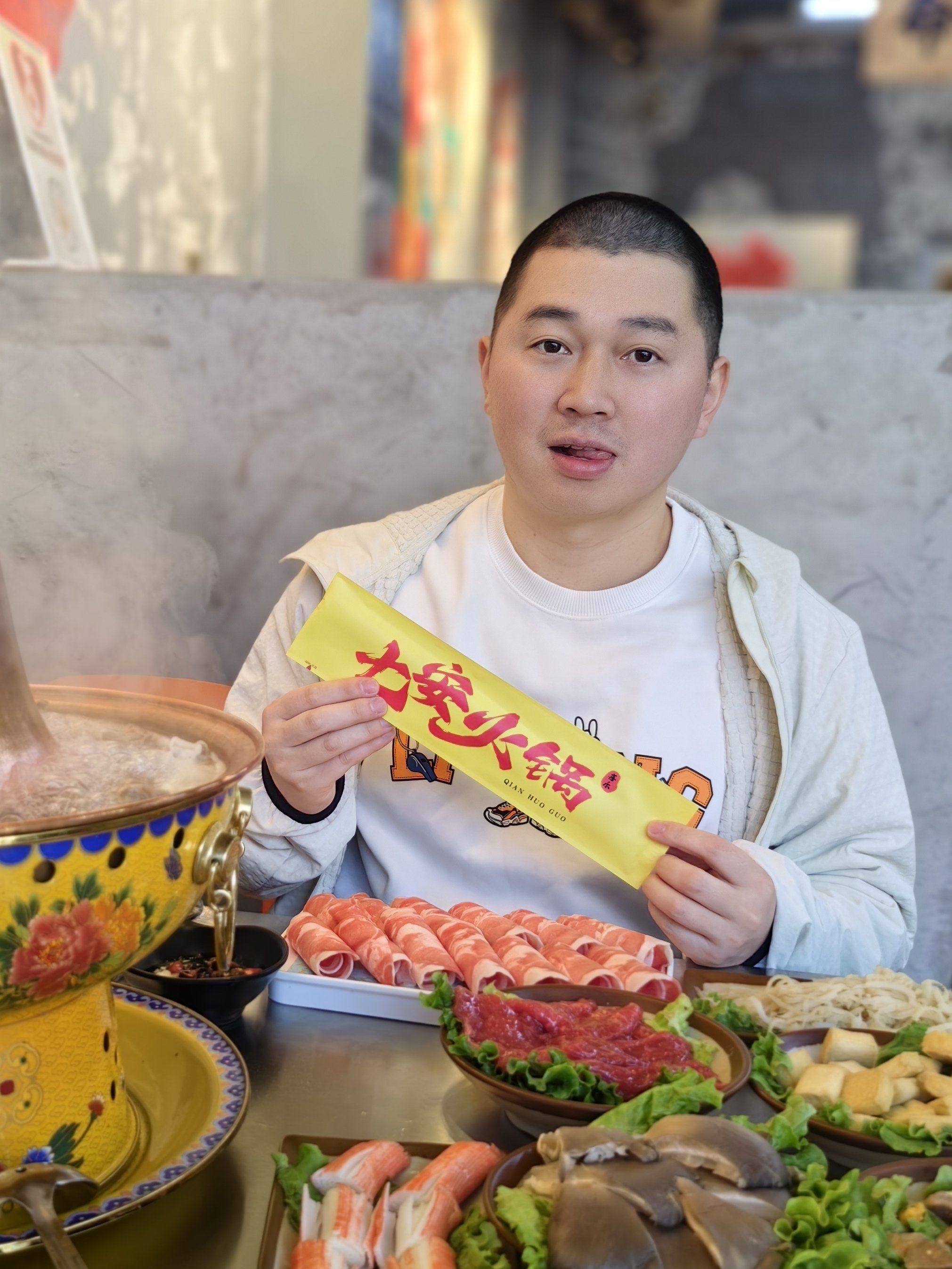 房山梅花庄新开的重庆火锅!但是用的是铜锅