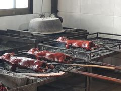 -黄记四更烤乳猪店