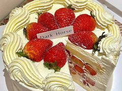 叠叠草莓-Dark Horse·黑马蛋糕·低脂·低糖淡奶(金匙望湖大厦店)