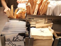面包甜点陈列柜-喜茶(广州东方宝泰店)