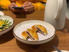鲜花饼-云水瑶意境云南菜(柏威年购物中心店)
