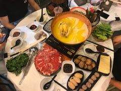 -鲜入围煮花胶鸡海鲜火锅