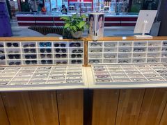 -MiRi眼镜连锁·蔡司·尼康控优点合作店(莘庄店)
