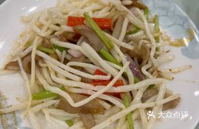 Chrysanthemum Heart Stir-Fried Pork Neck