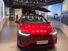 -TESLA 特斯拉(上海太古汇体验店)