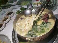 -洪氏嗨捞·广东猪肚鸡·椰子鸡火锅(西咸万象城店)