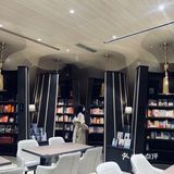 打卡钟书阁，在里面待不过10分钟就出来了