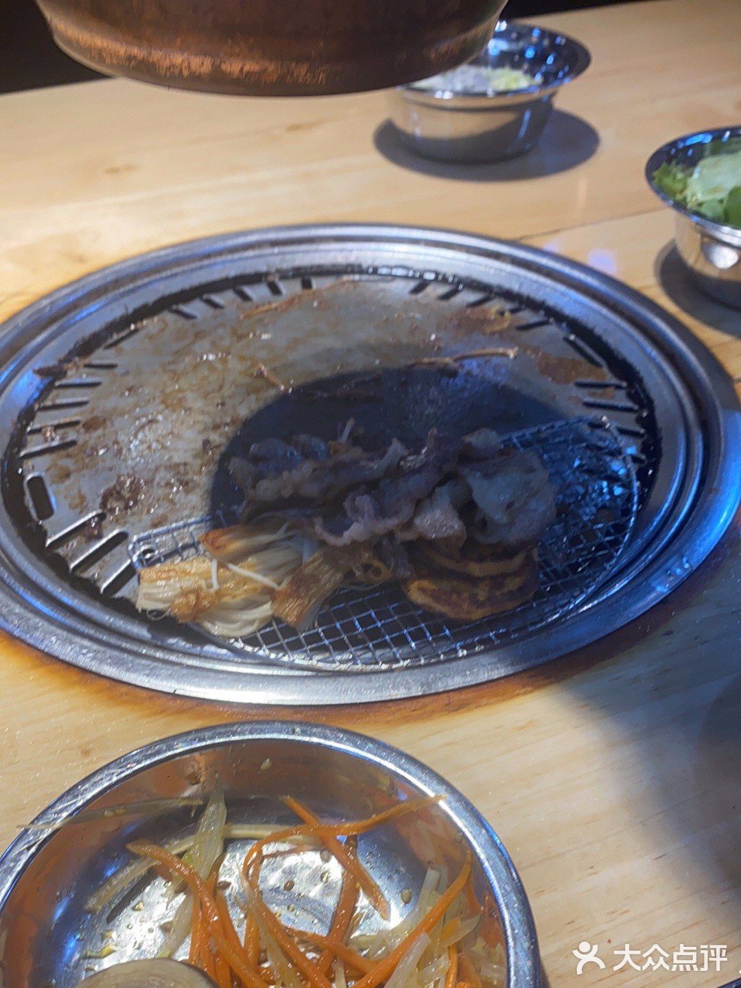 没有油烟，老板很好，灯光也很温柔，哈哈哈，性价比高