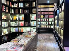 -钟书阁(松江泰晤士小镇店)