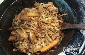 Braised Pork with Fresh Bean Noodles