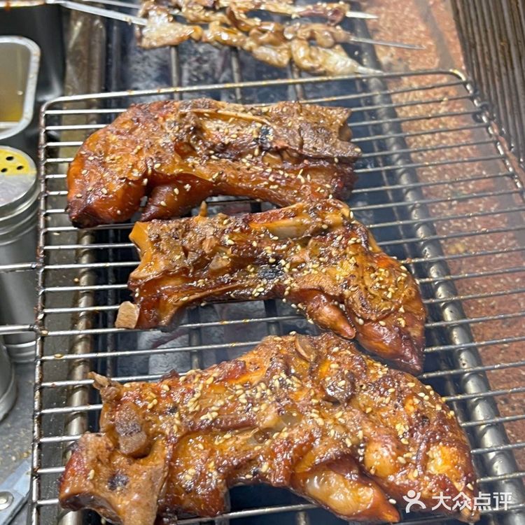 夏天的快乐就是东北烧烤➕龙虾！绝了！