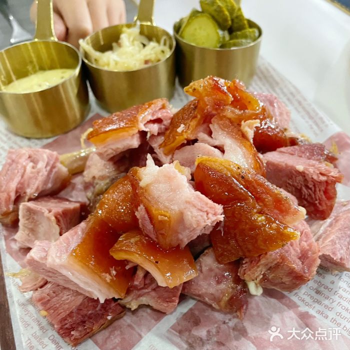 满洲里饭店-尼基金俄餐厅俄罗斯脆皮猪肘图片
