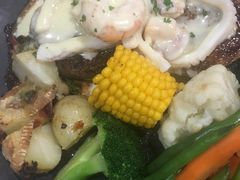-12 Rocks Beach Bar Cafe