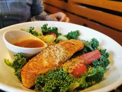 煎三文鱼西柚藜麦沙拉-bluefrog蓝蛙(恒隆广场店)