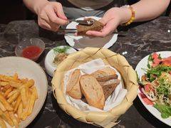 -LESCEDARS Brasserie Bistro香柏树