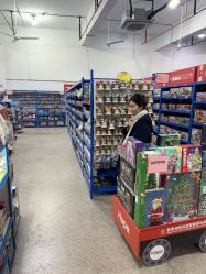 -逝水玩具折扣店