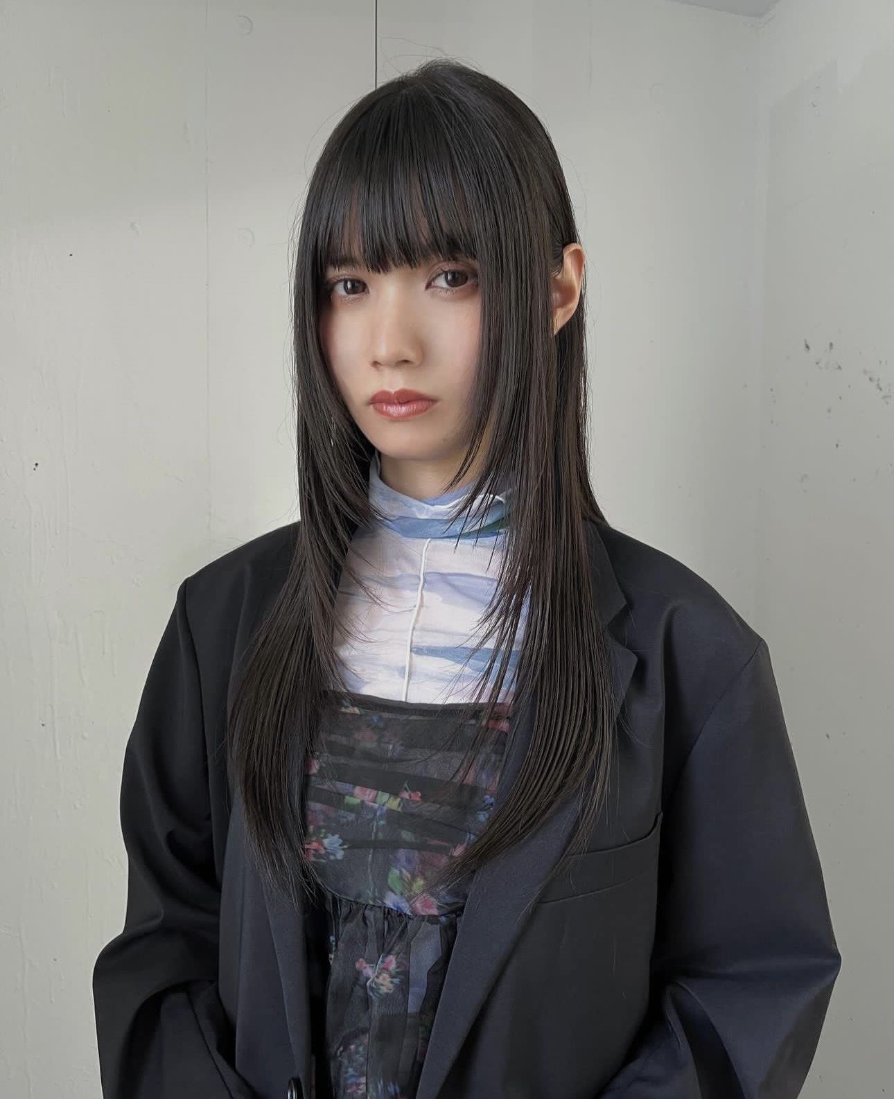 齐刘海直发的简约风