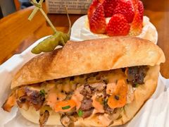 大块烟熏牛胸肉香菇三明治-PAOPAO Bakery&Café(港汇店)