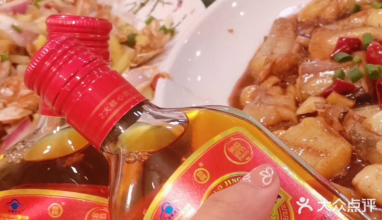 椒江的这家大排档味道不错，螃蟹️炒年糕可是经典菜