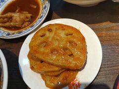 -爆炸头阿姨小四川正宗川味小吃(无任何分店)